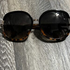Jessica Simpson Black and Brown Sunglasses